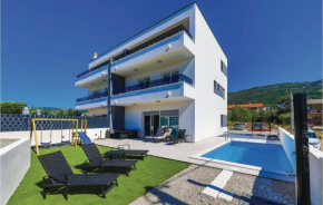 Five-Bedroom Holiday Home in Kastel Luksic